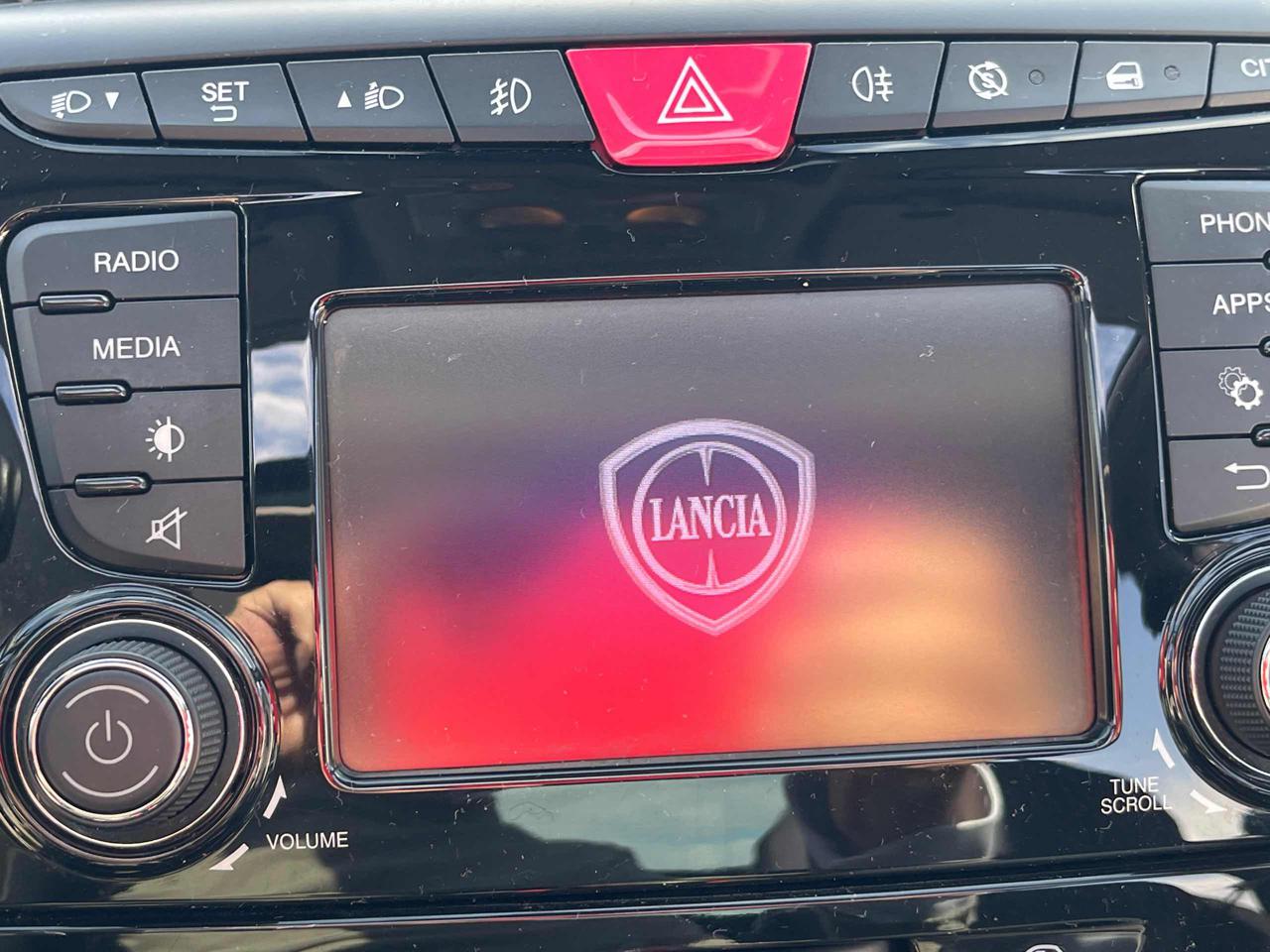 LANCIA Ypsilon 1.0 HYBRID 5P Gold TETTO APRIBILE BIANCO PERLA - 43