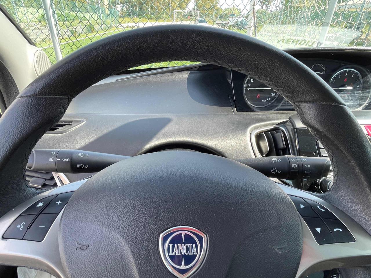 LANCIA Ypsilon 1.0 HYBRID 5P Gold TETTO APRIBILE BIANCO PERLA - 37