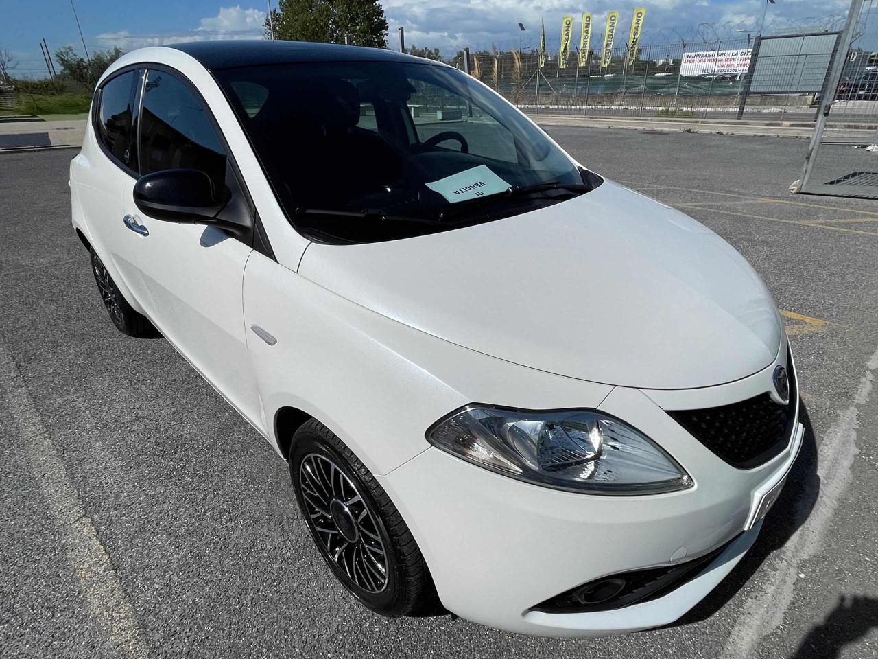LANCIA Ypsilon 1.0 HYBRID 5P Gold TETTO APRIBILE BIANCO PERLA - 35