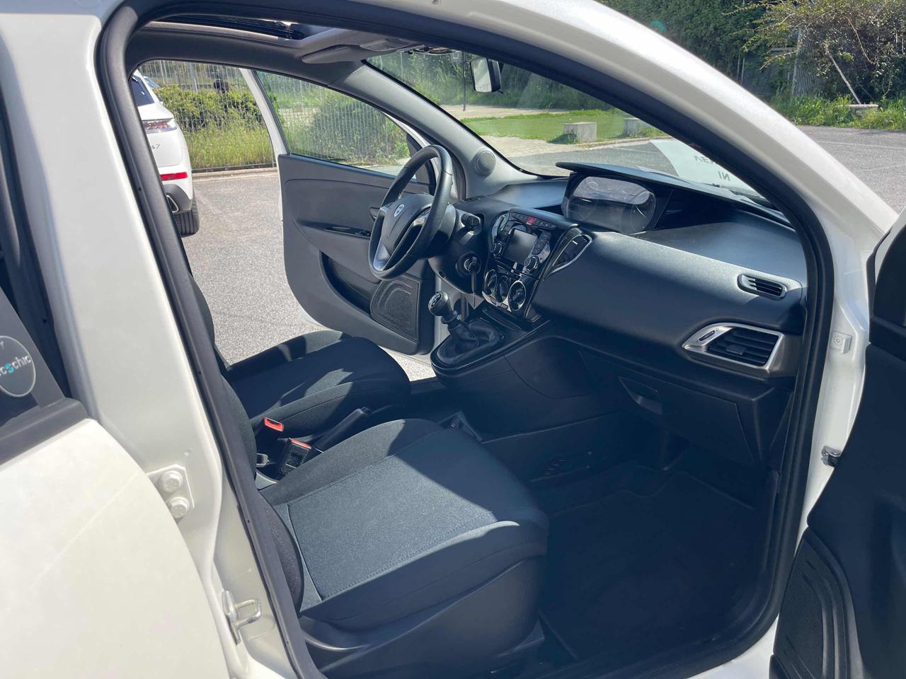 LANCIA Ypsilon 1.0 HYBRID 5P Gold TETTO APRIBILE BIANCO PERLA - 40
