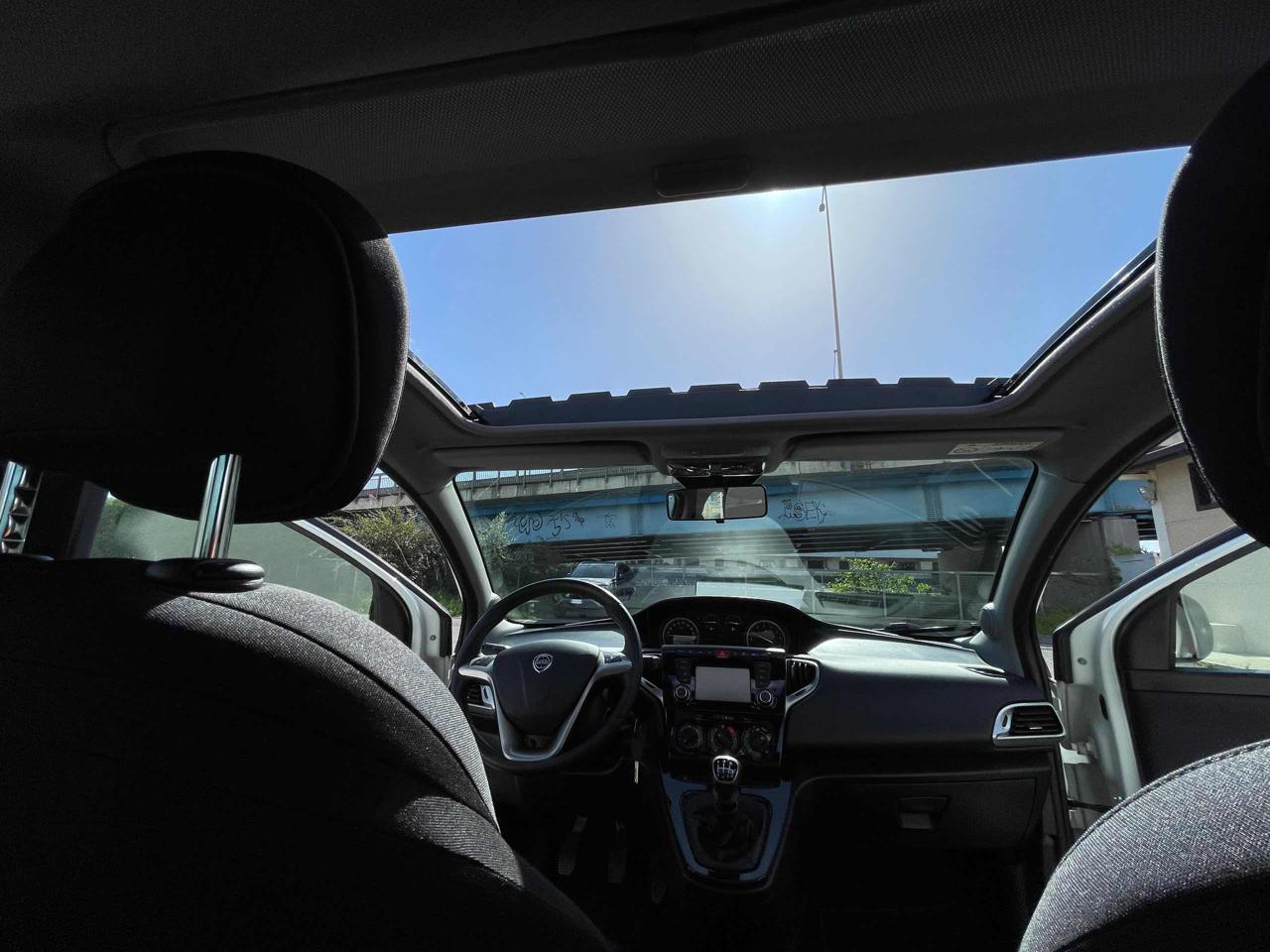 LANCIA Ypsilon 1.0 HYBRID 5P Gold TETTO APRIBILE BIANCO PERLA - 27
