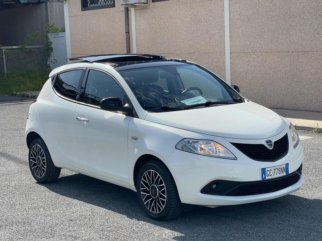 LANCIA Ypsilon 1.0 HYBRID 5P Gold TETTO APRIBILE BIANCO PERLA - 6