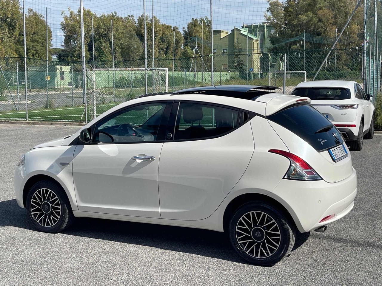 LANCIA Ypsilon 1.0 HYBRID 5P Gold TETTO APRIBILE BIANCO PERLA - 12
