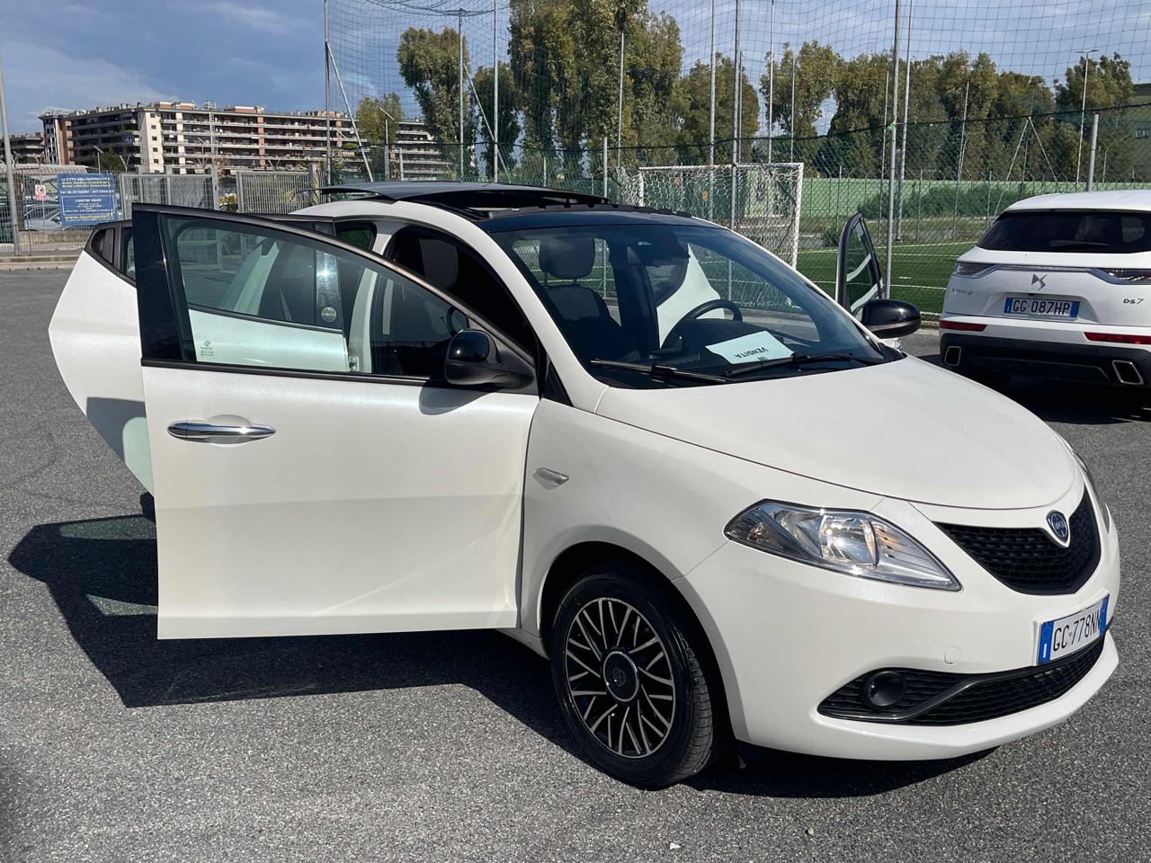 LANCIA Ypsilon 1.0 HYBRID 5P Gold TETTO APRIBILE BIANCO PERLA - 23