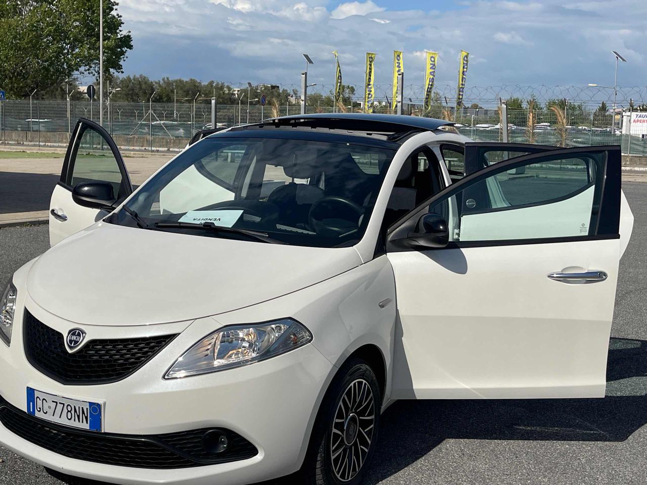LANCIA Ypsilon 1.0 HYBRID 5P Gold TETTO APRIBILE BIANCO PERLA - 24