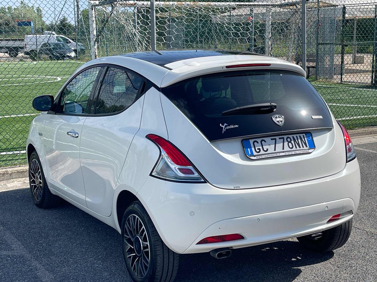 LANCIA Ypsilon 1.0 HYBRID 5P Gold TETTO APRIBILE BIANCO PERLA - 32