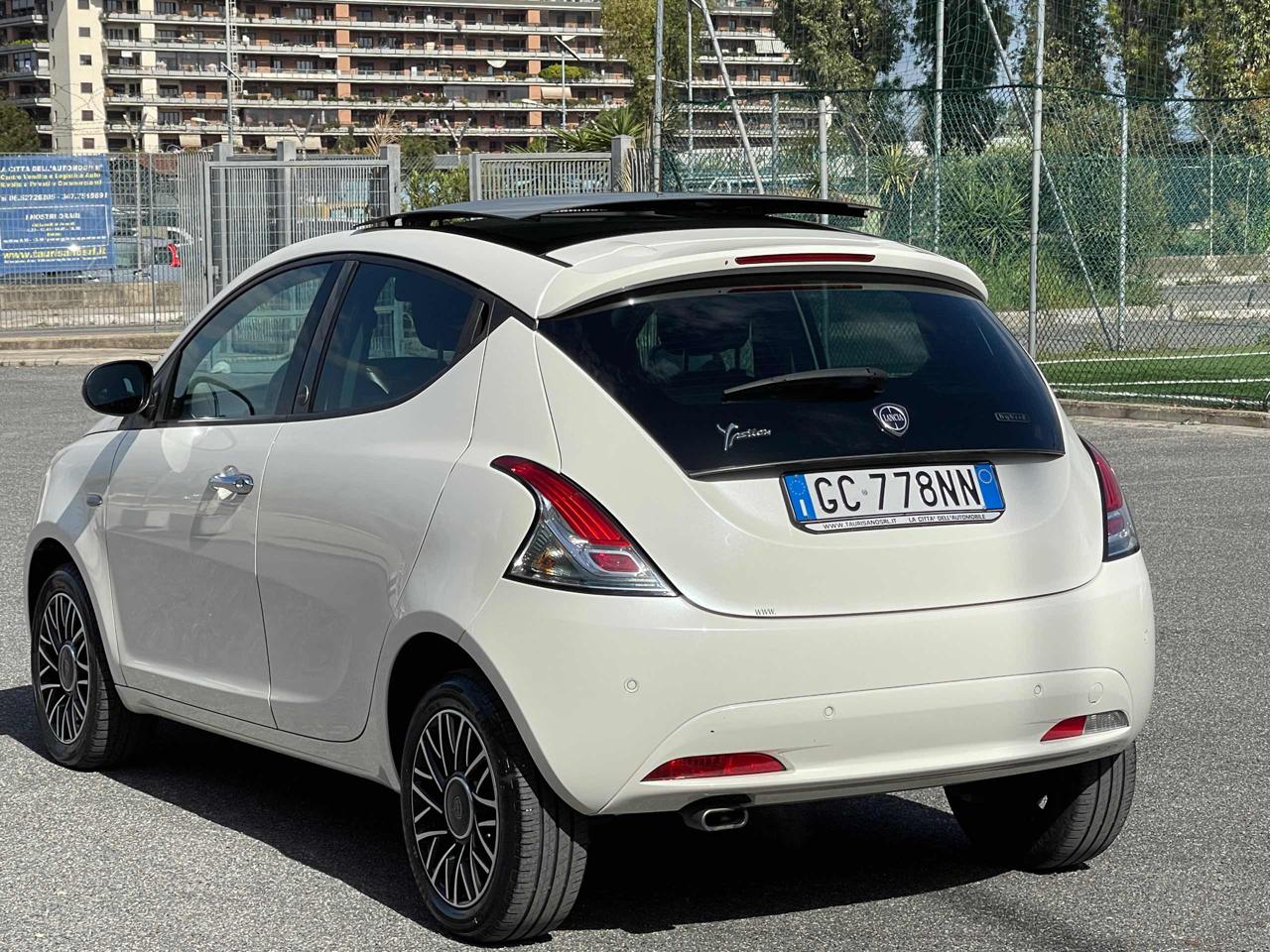 LANCIA Ypsilon 1.0 HYBRID 5P Gold TETTO APRIBILE BIANCO PERLA - 13