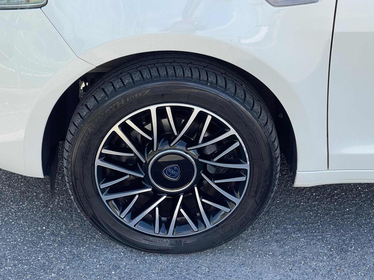 LANCIA Ypsilon 1.0 HYBRID 5P Gold TETTO APRIBILE BIANCO PERLA - 30