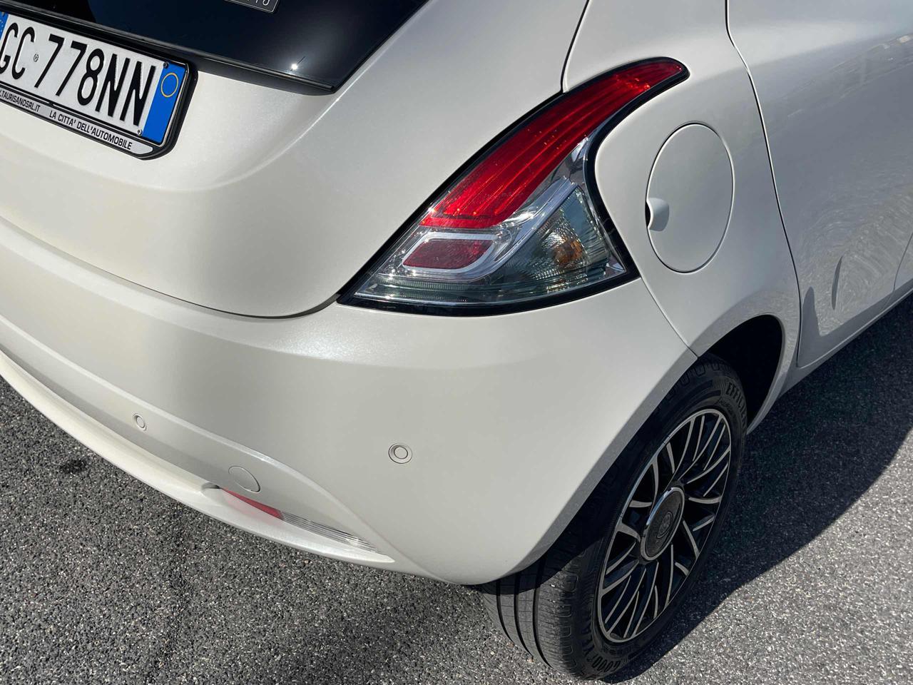 LANCIA Ypsilon 1.0 HYBRID 5P Gold TETTO APRIBILE BIANCO PERLA - 9