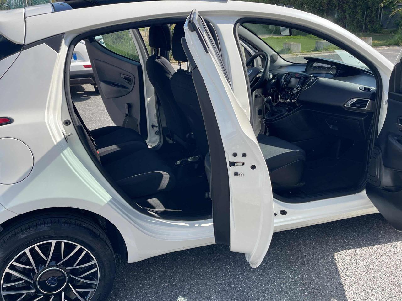 LANCIA Ypsilon 1.0 HYBRID 5P Gold TETTO APRIBILE BIANCO PERLA - 21