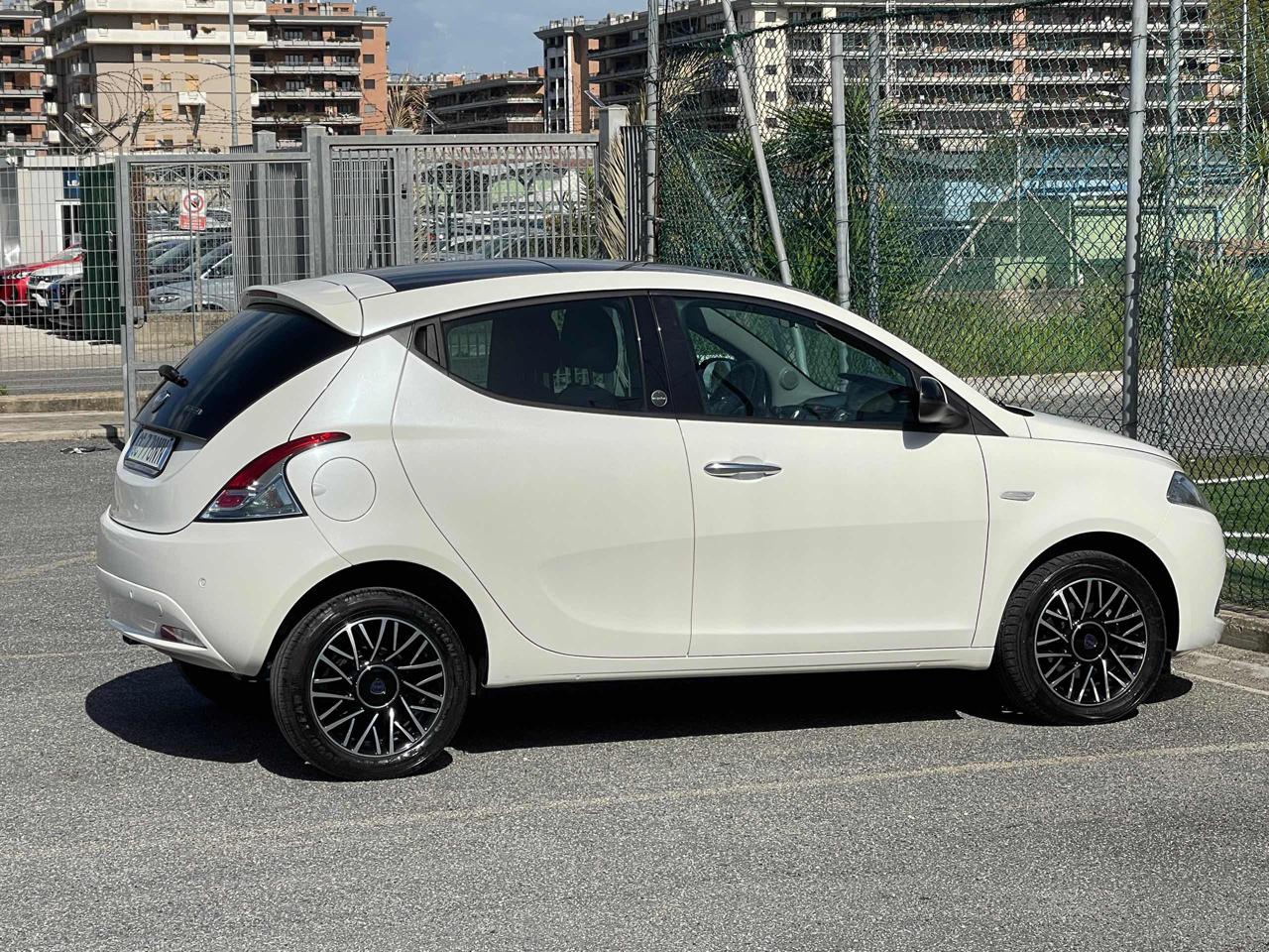 LANCIA Ypsilon 1.0 HYBRID 5P Gold TETTO APRIBILE BIANCO PERLA - 29