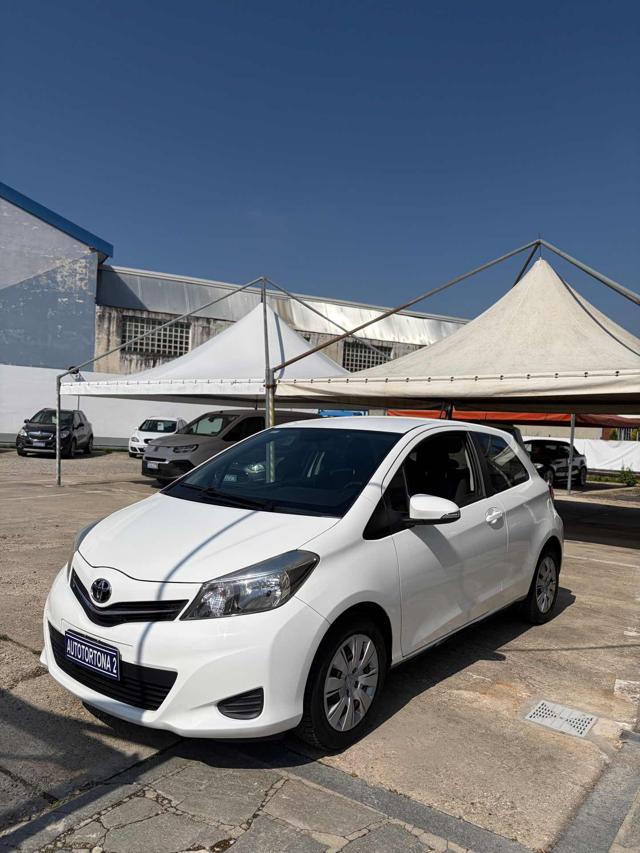 TOYOTA Yaris Bianco pastello