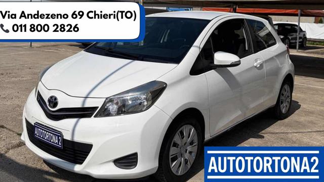 TOYOTA Yaris Bianco pastello
