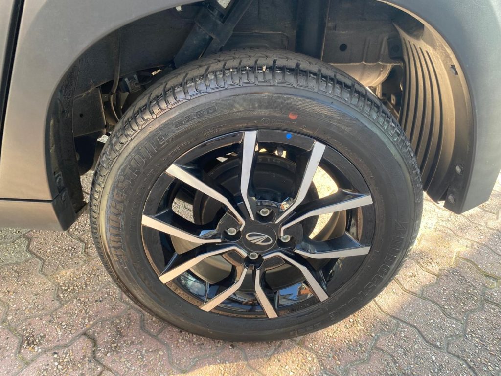 MAHINDRA KUV100 1.2 87CV GPL K8 - 10