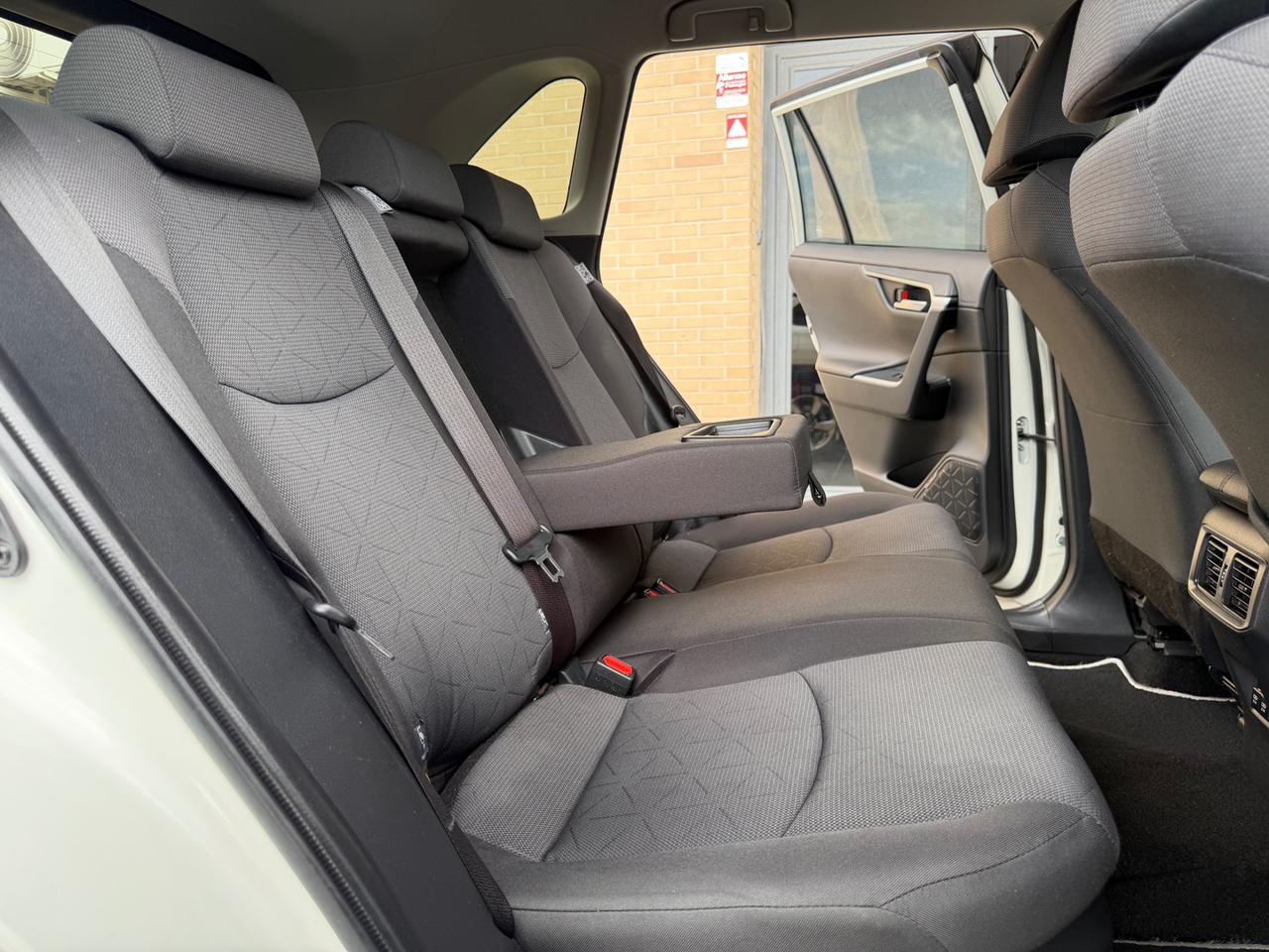 TOYOTA RAV 4 MY23 RAV4 2.5 HV (218CV) E-CVT 2WD Active WITE EDITION - 10