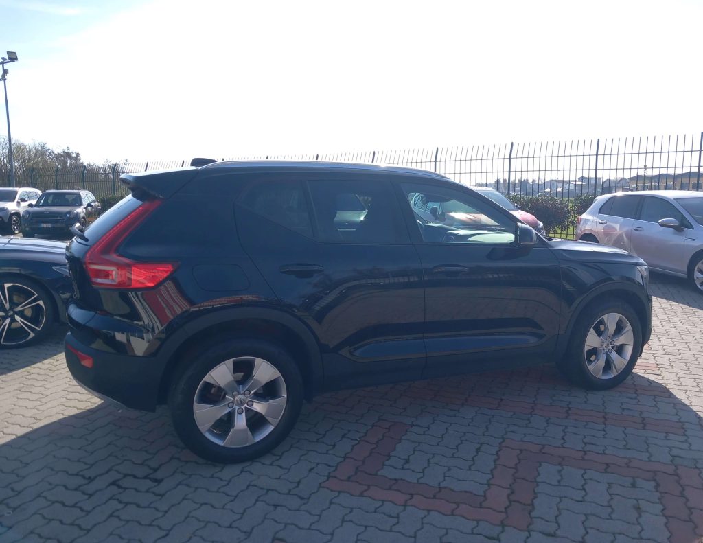 VOLVO XC40 1.5 t2 Momentum Pro IVA ESPOSTA - 4