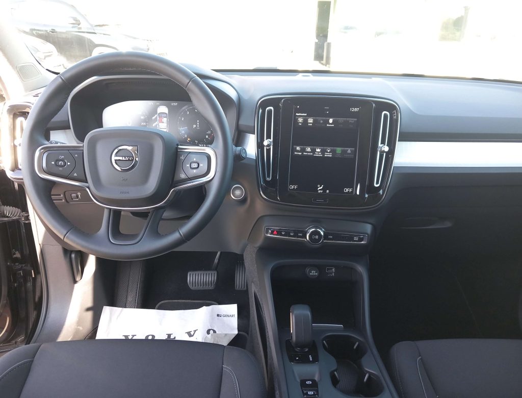 VOLVO XC40 1.5 t2 Momentum Pro IVA ESPOSTA - 8