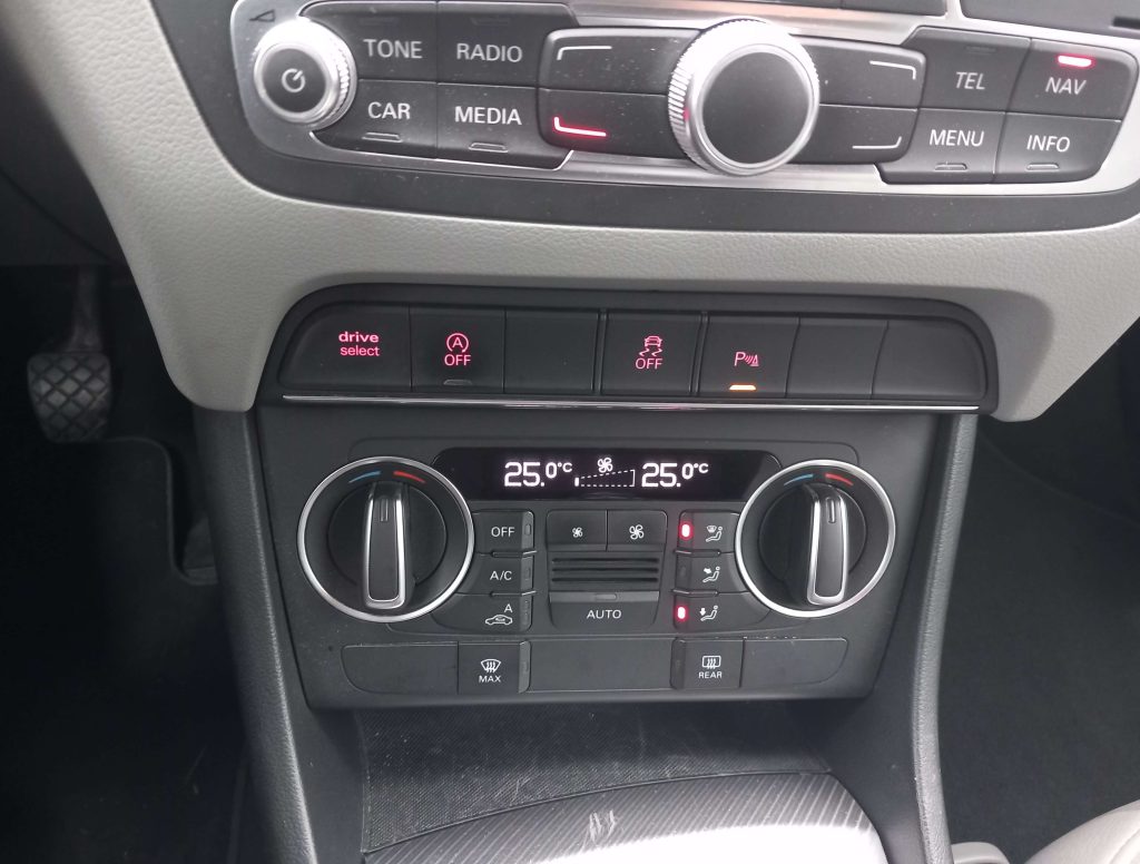 AUDI Q3 2.0 tdi Business 120cv - 13