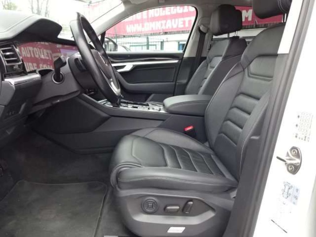 VOLKSWAGEN Touareg III 3.0 V6 tdi Exclusive 231cv IVA ESPOSTA - 8