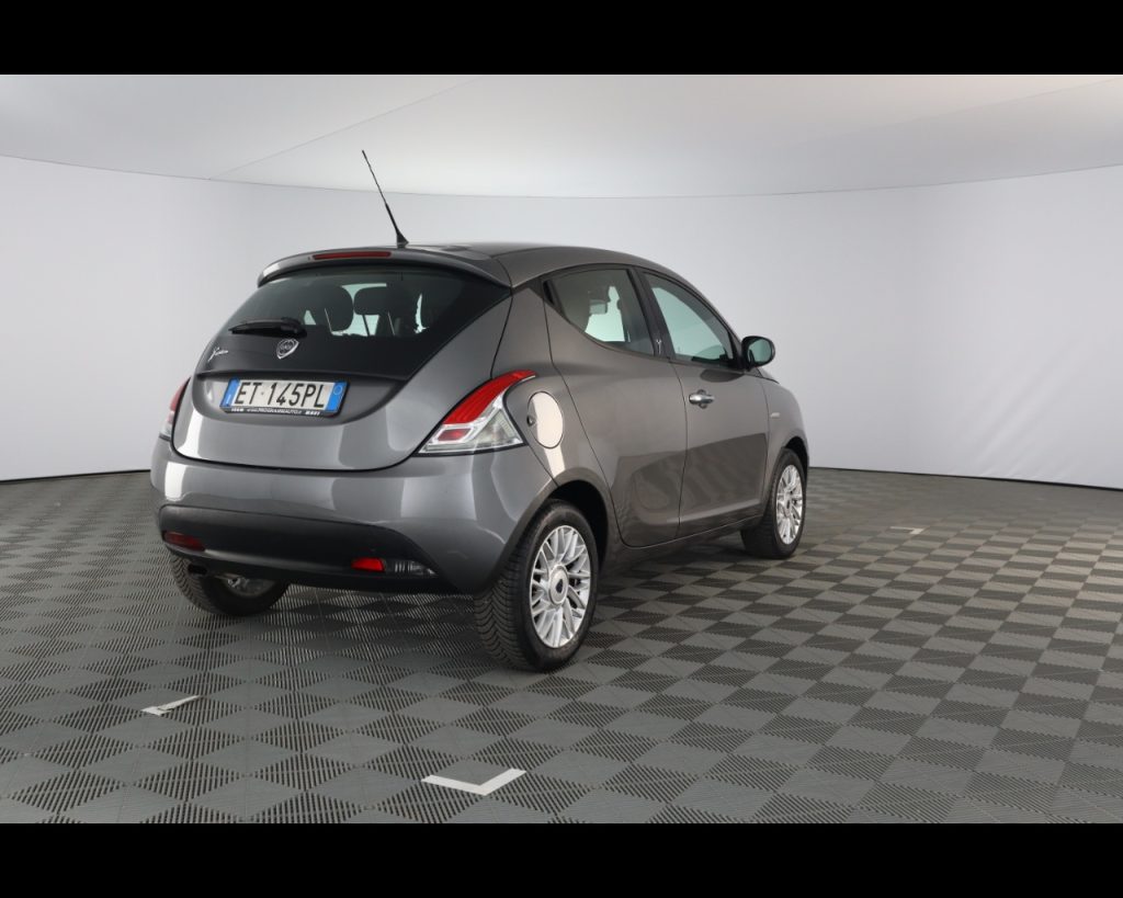 LANCIA Ypsilon 1.2 8v Gold 69cv - 8