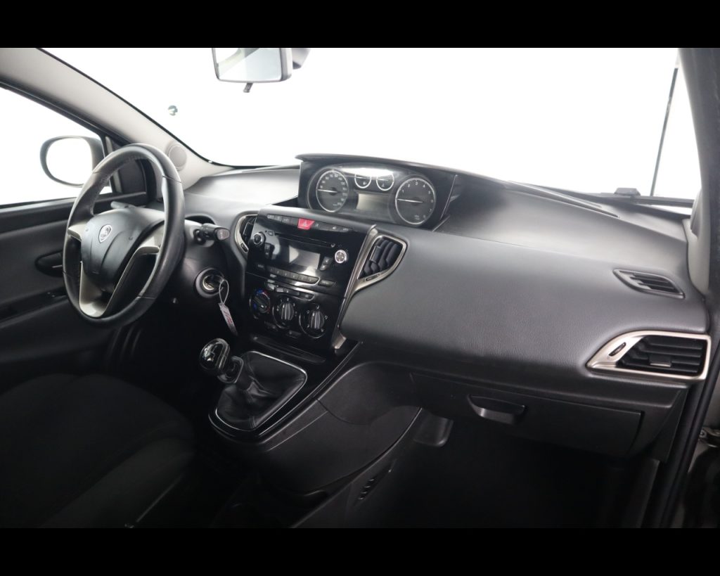 LANCIA Ypsilon 1.2 8v Gold 69cv - 16