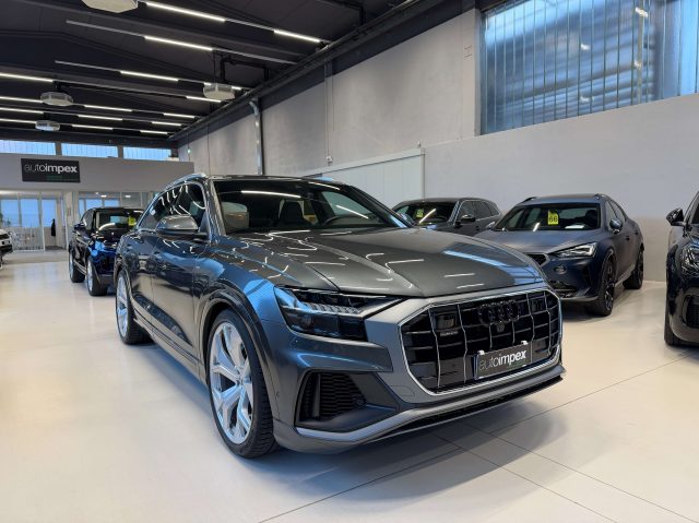 AUDI Q8 Grigio metallizzato