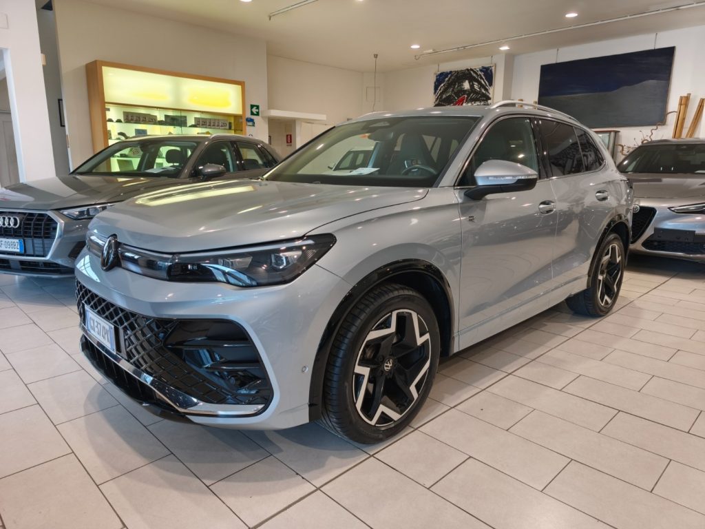 VOLKSWAGEN Tiguan 2.0 TDI 150 CV DSG R-Line Plus - 24