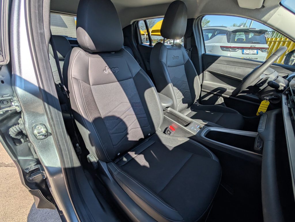 JEEP Avenger 1.2 Turbo 100 CV MHEV Altitude AUTOMATICA - 26