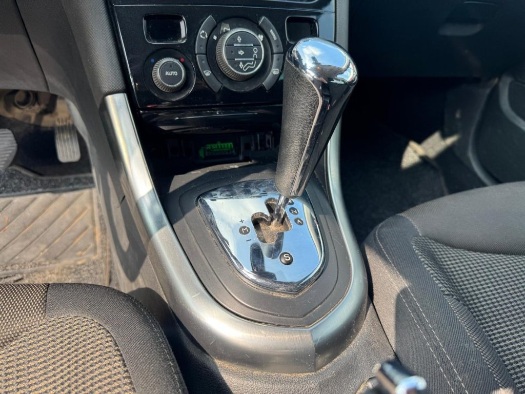 PEUGEOT 308 1.6 8V e-HDi 115CV S&S AUT. SW Sport - 10