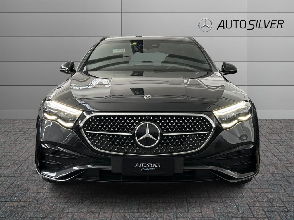 MERCEDES-BENZ E 220 d Mild hybrid 4Matic AMG Line Premium - 3