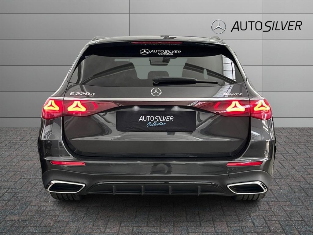 MERCEDES-BENZ E 220 d Mild hybrid 4Matic AMG Line Premium - 4