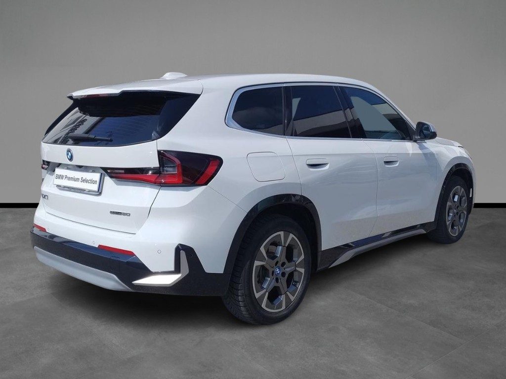 BMW iX1 eDrive 20 xLine - 17