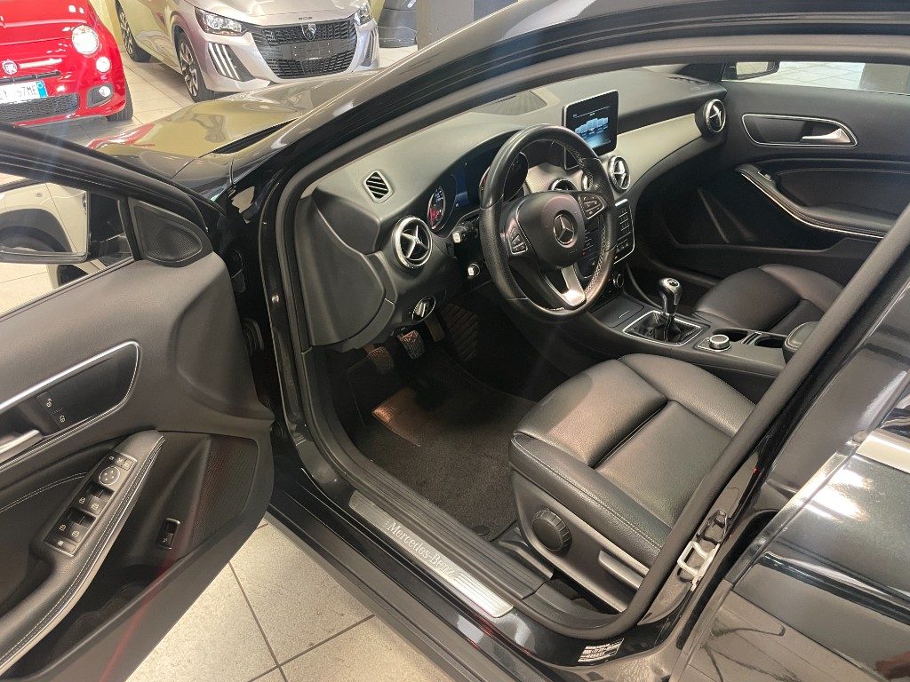 MERCEDES-BENZ GLA 180 d SPORT + TETTO PANORAMICO - 9