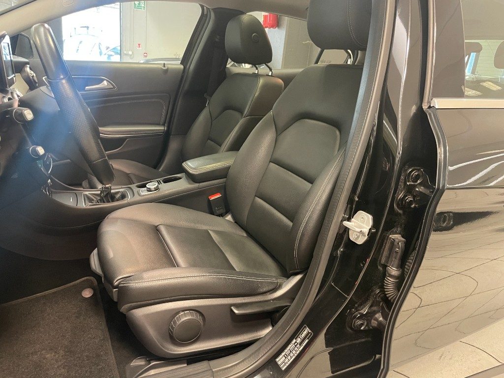 MERCEDES-BENZ GLA 180 d SPORT + TETTO PANORAMICO - 11