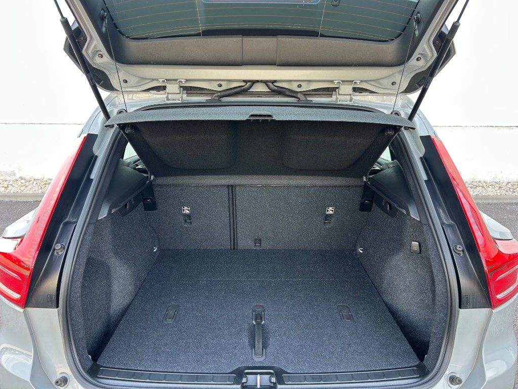 VOLVO XC40 B3 automatico Essential - Grid Foto 14