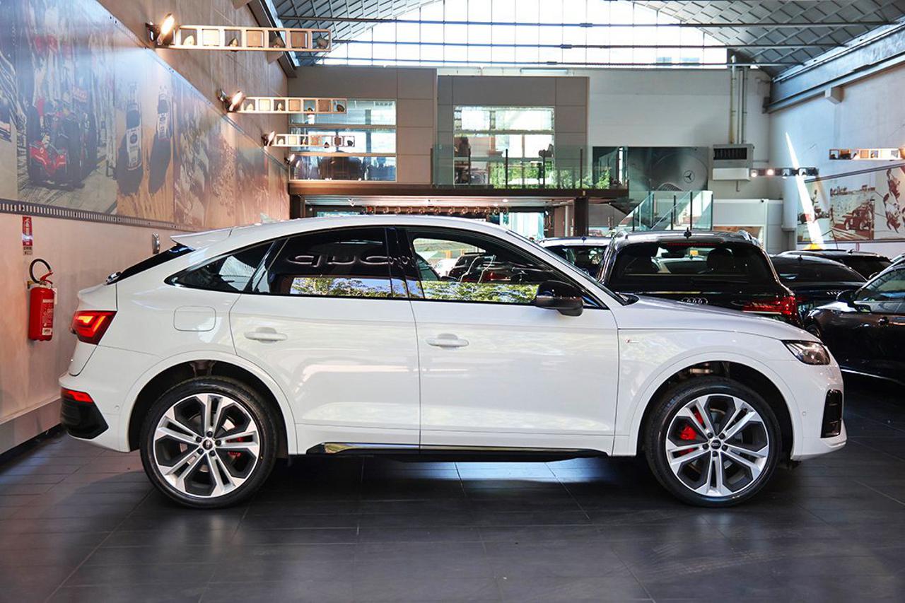 AUDI Q5 40 TDI Sportback Quattro S-Tronic Identity Black - 2