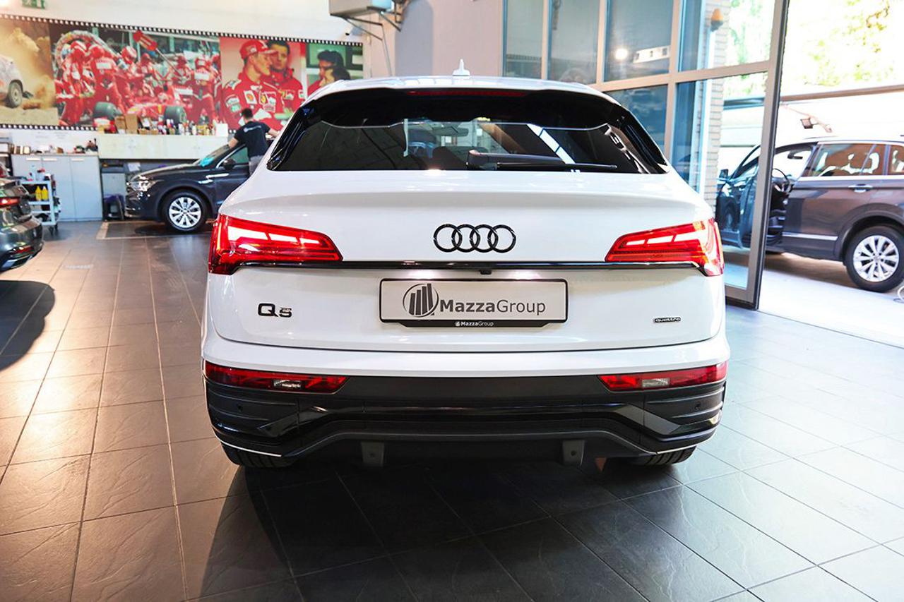 AUDI Q5 40 TDI Sportback Quattro S-Tronic Identity Black - 8