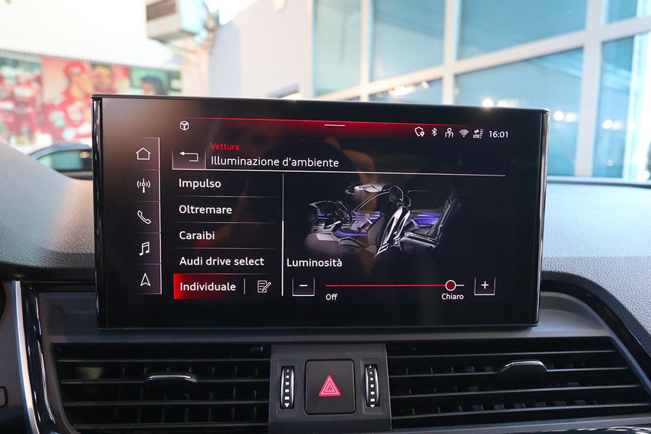 AUDI Q5 40 TDI Sportback Quattro S-Tronic Identity Black - 32