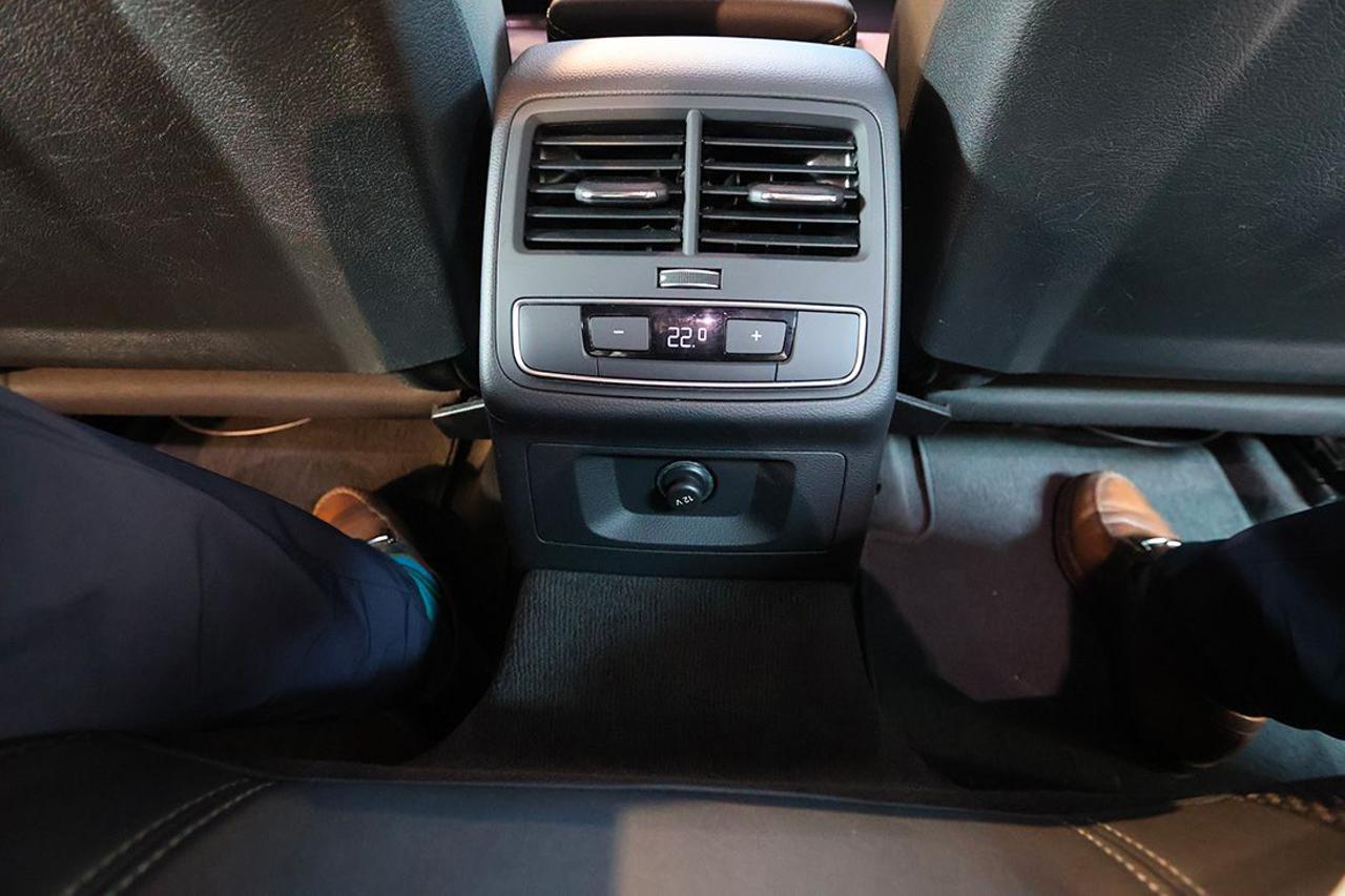 AUDI A4 35 TDI Avant S-Tronic S-Line - 43