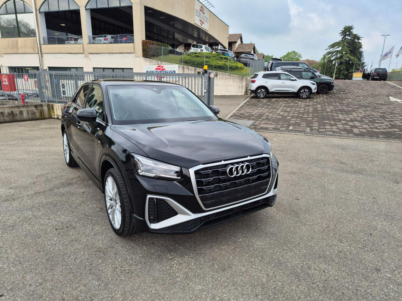 AUDI Q2 35 TDI quattro S tronic S line Edition - 4