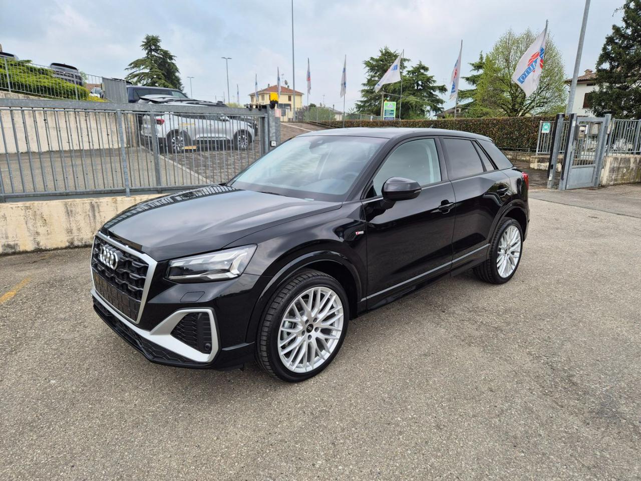 AUDI Q2 35 TDI quattro S tronic S line Edition - 2