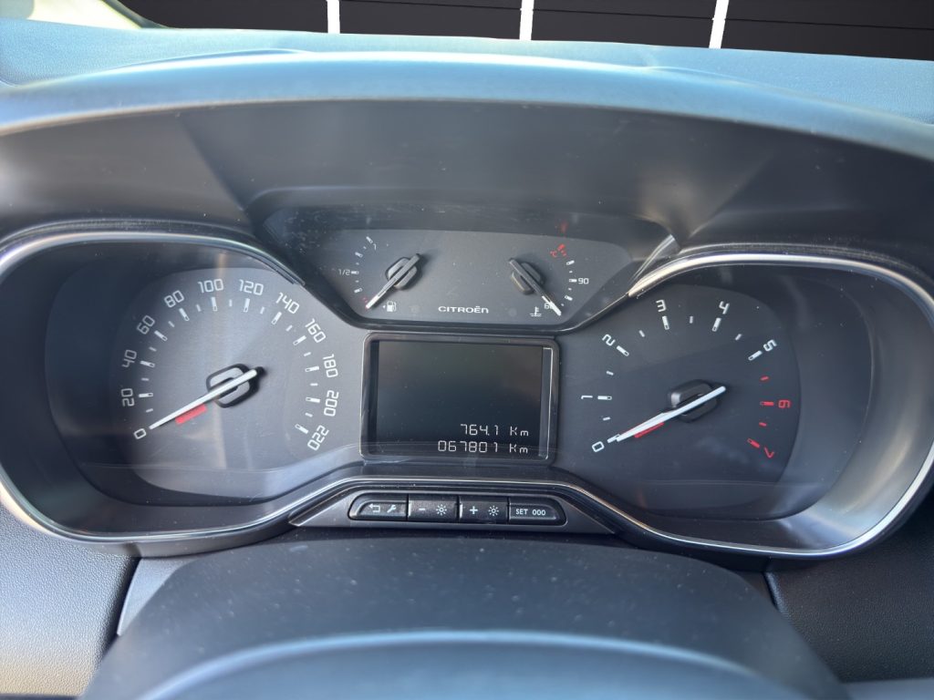 CITROEN C3 Aircross BlueHDi 100 S&S Shine - 11