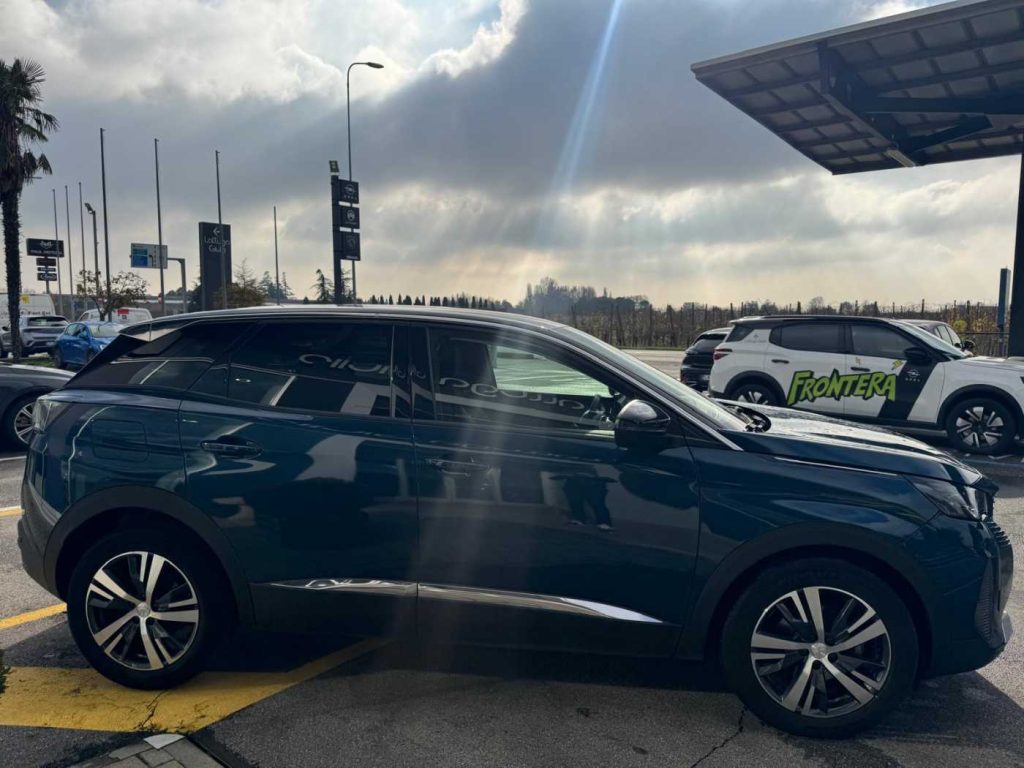 PEUGEOT 3008 BlueHDi 130 S&S EAT8 Allure - 5