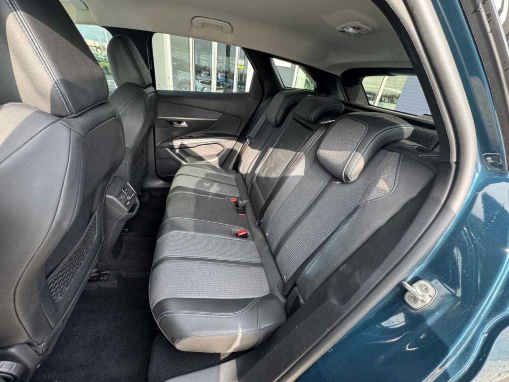 PEUGEOT 3008 BlueHDi 130 S&S EAT8 Allure - 11