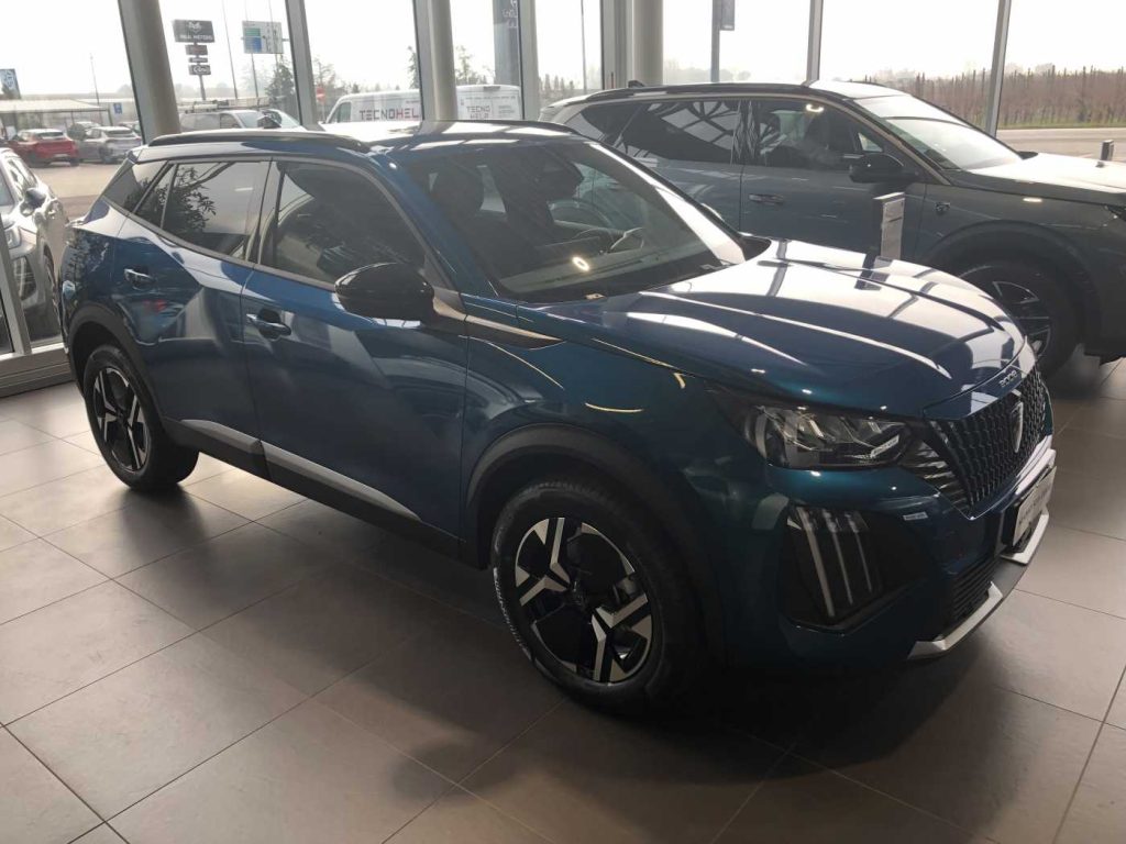 PEUGEOT 2008 Hybrid 145 e-DCS6 Allure - 3