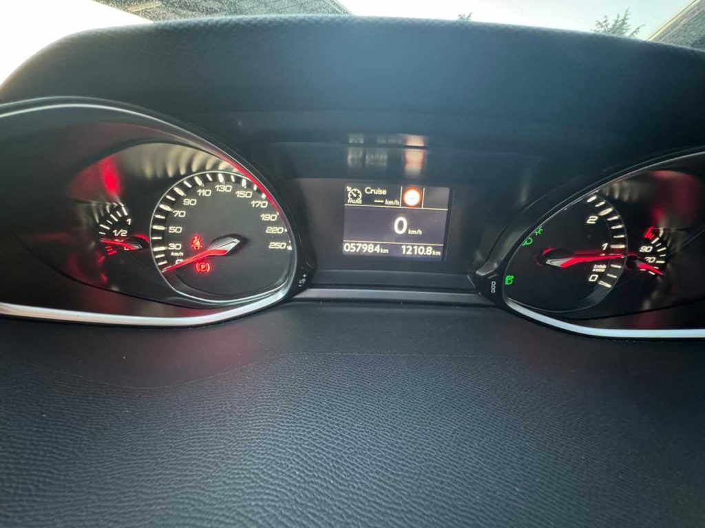 PEUGEOT 308 BlueHDi 130 S&S Allure - 11