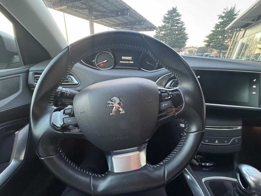 PEUGEOT 308 BlueHDi 130 S&S Allure - 12