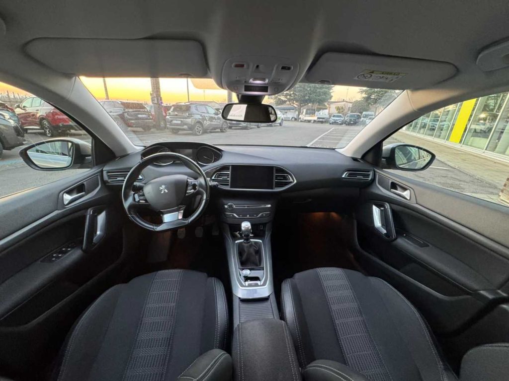 PEUGEOT 308 BlueHDi 130 S&S Allure - 14