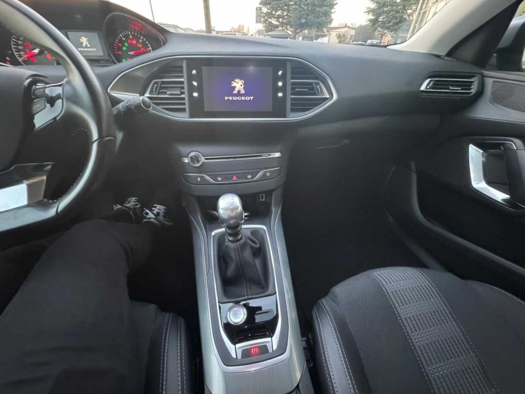 PEUGEOT 308 BlueHDi 130 S&S Allure - 15