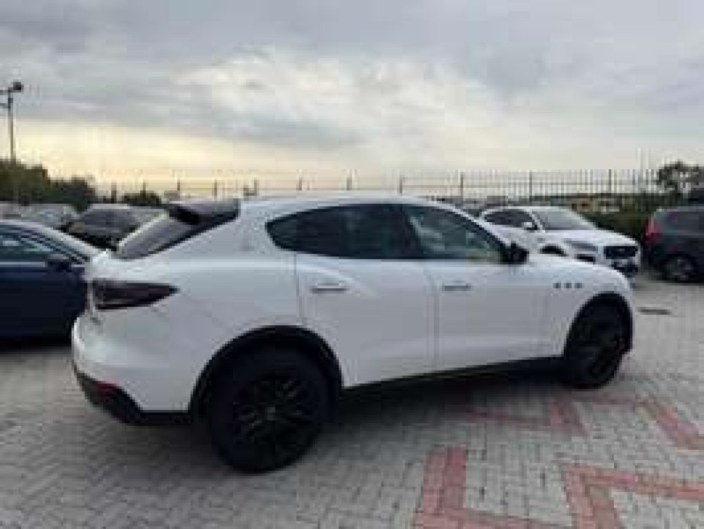 MASERATI Levante 3.0 Q4 V6 350cv auto IVA ESPOSTA - 4